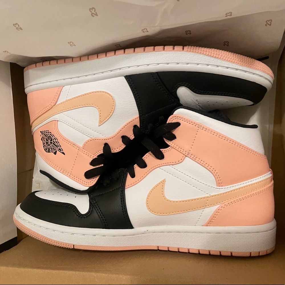 Air Jordan Mid white Artic Orange